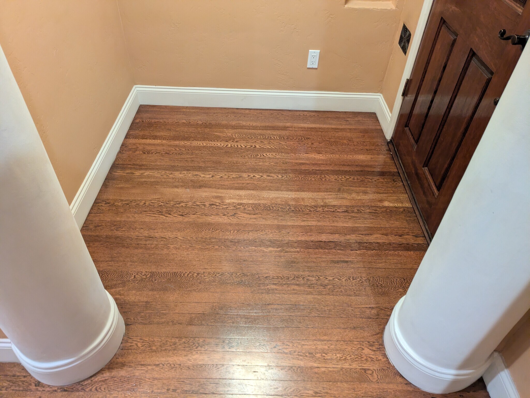 Entryway - 5762 Olvera Ave