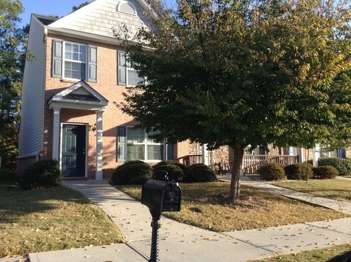 Primary Photo - Available Now! 3 bed, 3 bath!