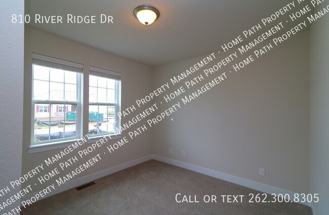 Building Photo - 810 River Ridge Dr