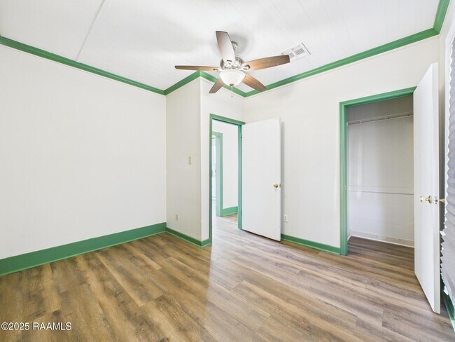 Building Photo - 516 Lamar St
