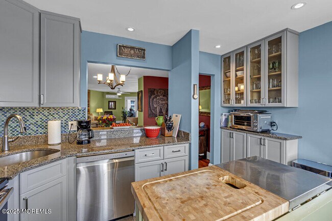 Building Photo - 400 Deal Lake Dr