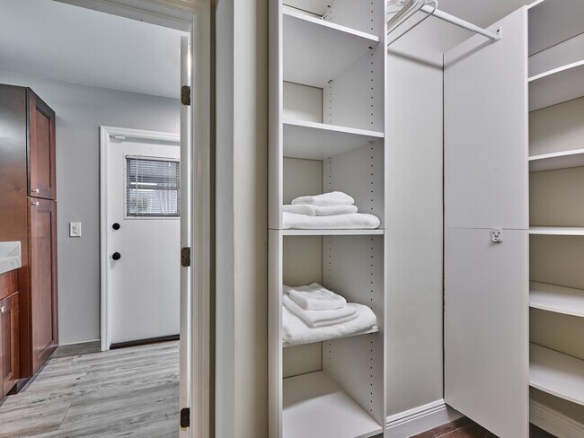 Building Photo - 1267 Summerwood Cir