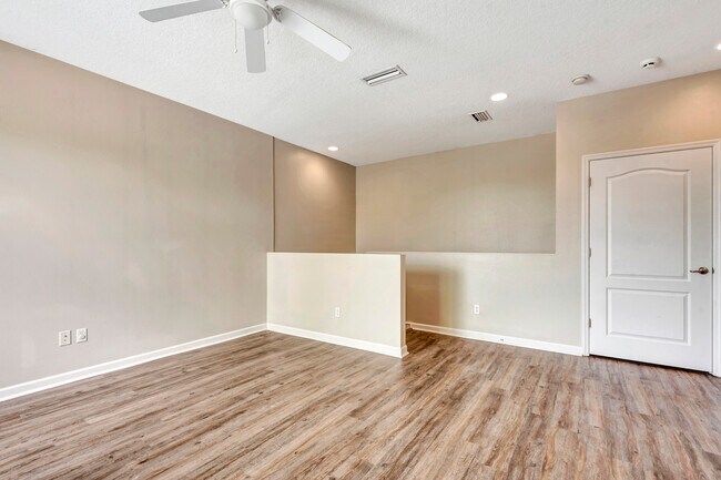 Building Photo - 253 Catriona Dr