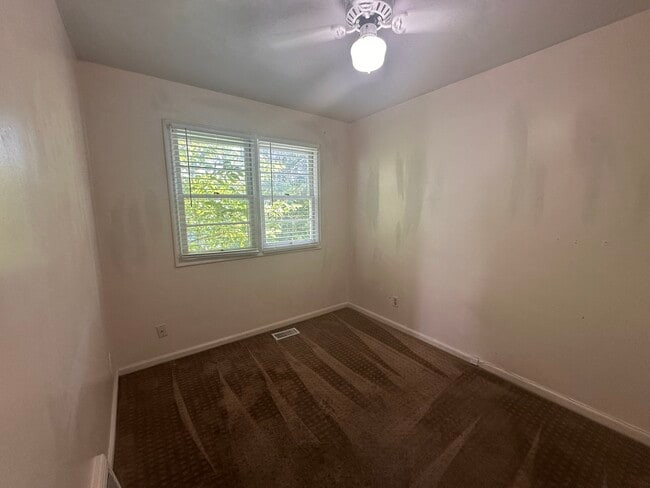 Building Photo - 516 4th Ave