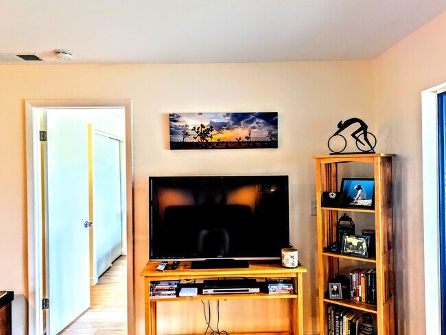Building Photo - SEASONAL/SHORT TERM TURNKEY condo