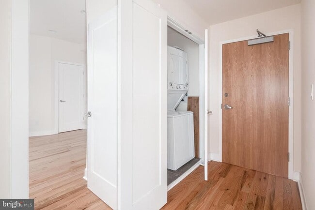 Building Photo - 1242 Point Breeze Ave