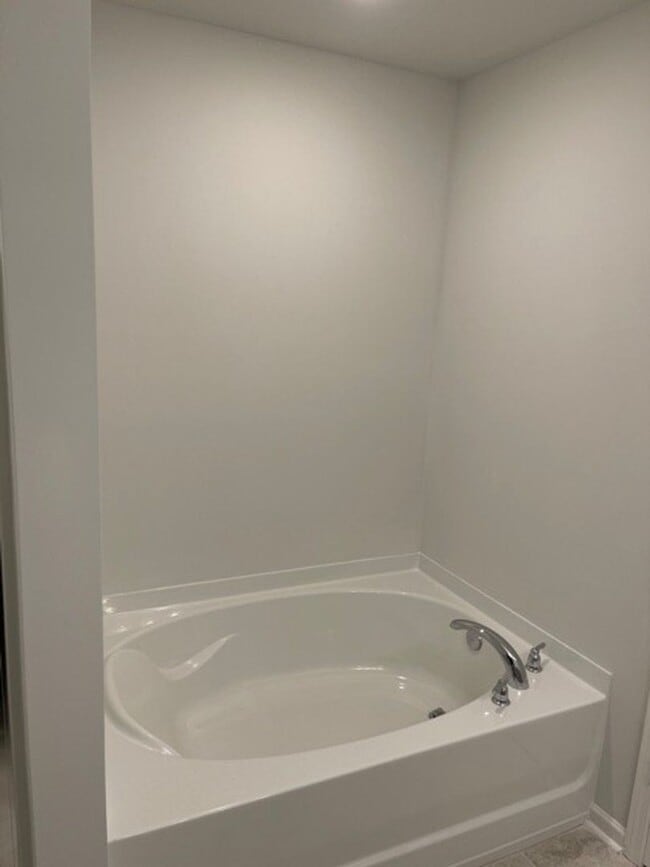 Building Photo - Stunning condo is South Murfreesboro