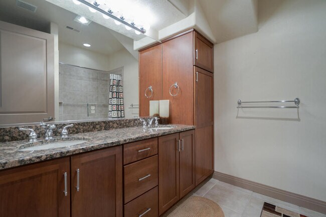 Building Photo - Stunning Luxury Home in Green Springs with...