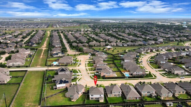 Building Photo - 30243 Twisting Springs Dr