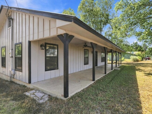Building Photo - 1303 Lovers Ln