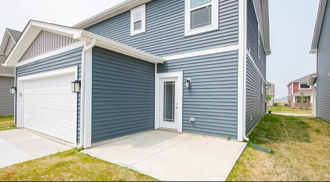 Building Photo - 4 Bed 2.5 Bath