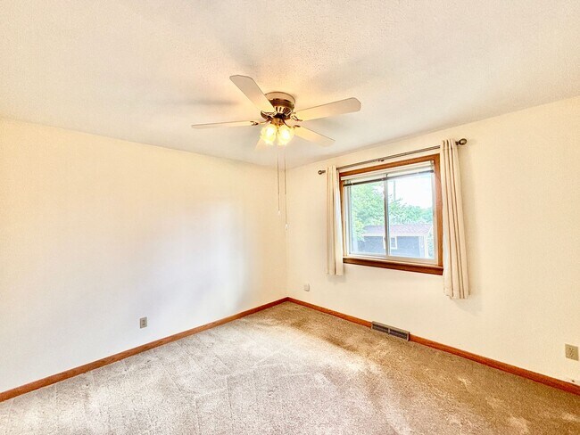 Building Photo - 2ND MONTH FREE FOR LEASE STARTING BY OCTOB...