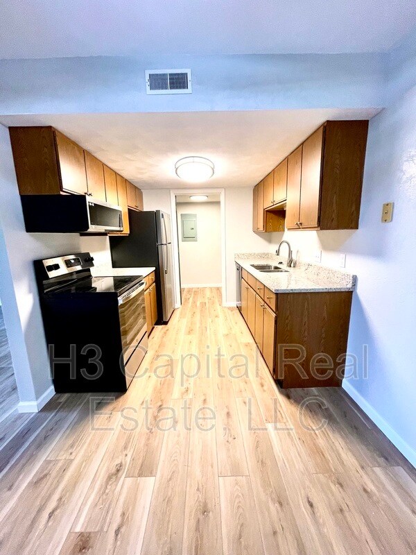 Building Photo - 130 Brookview Dr