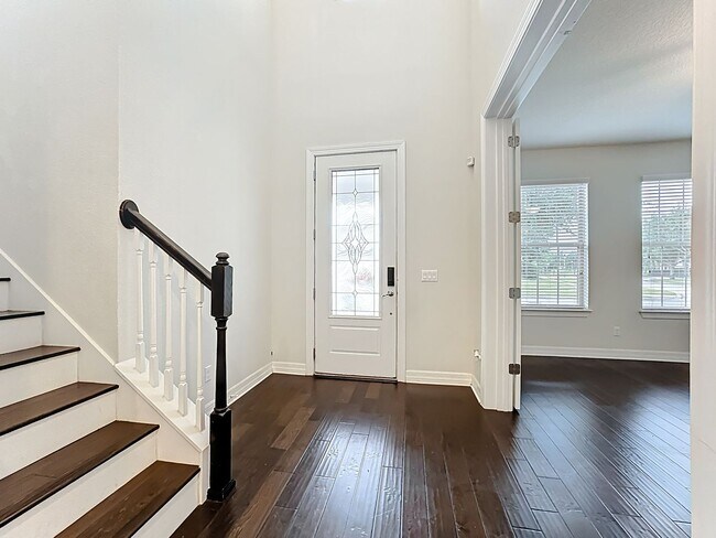 Building Photo - Executive Home with 5 bedrooms / four 1/2 ...