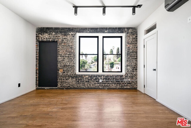 Building Photo - 3020 W Sunset Blvd