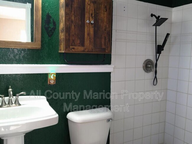 Building Photo - 2100 SW 42nd Ave