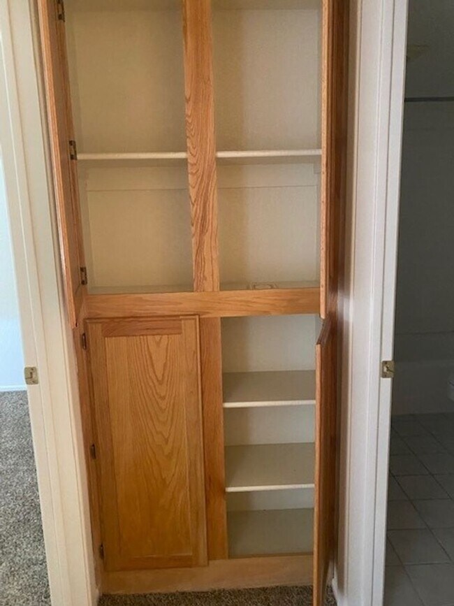 Building Photo - Waterfront 2BR 2B Condo Lower Level, gated with tennis,pool,spa,PRIVATE BEACH/DOCK