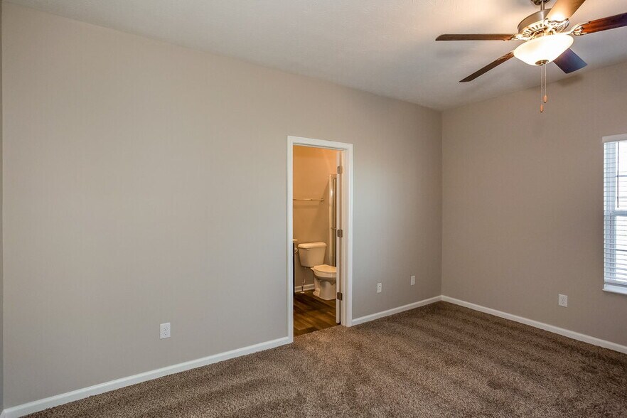 Building Photo - 386 Thunderwood Dr