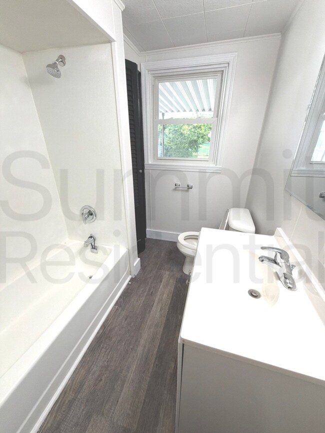Building Photo - Three Bedroom One Bathroom Home in Mansfield!!