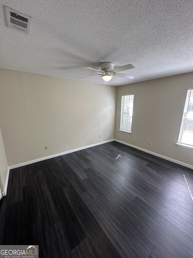 Building Photo - 214 Cypress Dr