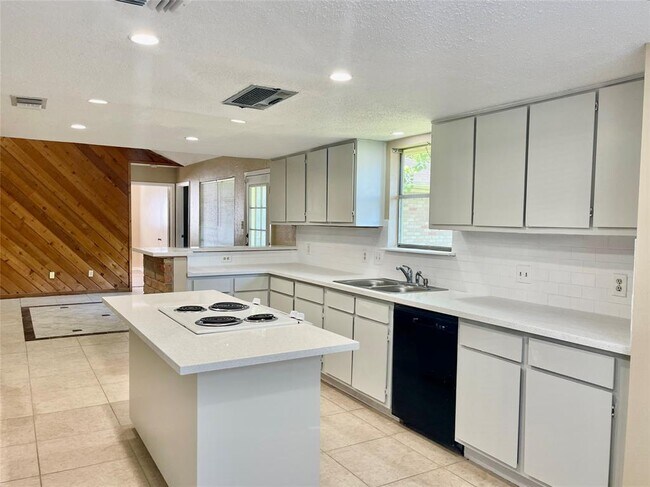 Building Photo - 22615 Indian Knoll Dr