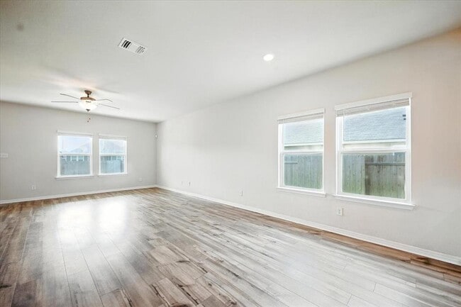 Building Photo - 104 Capella Wy