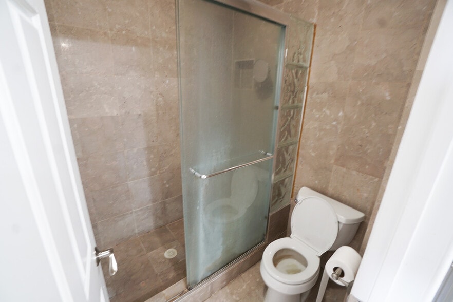 Primary bathroom - 1441 Federal Ave