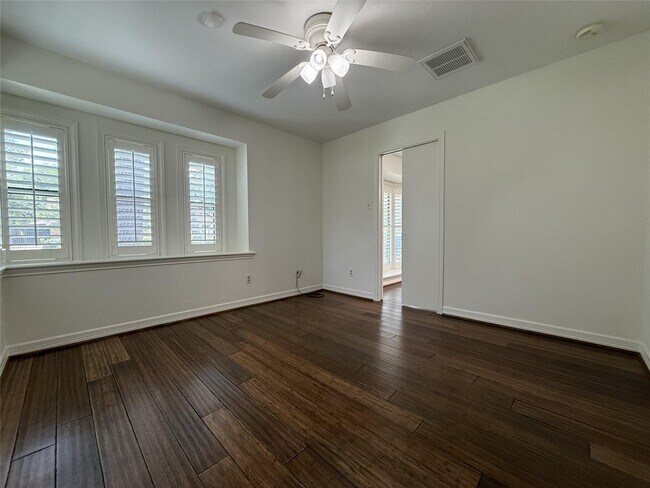 Building Photo - 5007 Shady Nook Ct