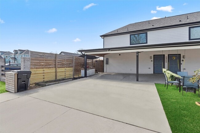 Building Photo - 6809 Glass St