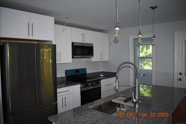 Building Photo - 43 Highland Ave