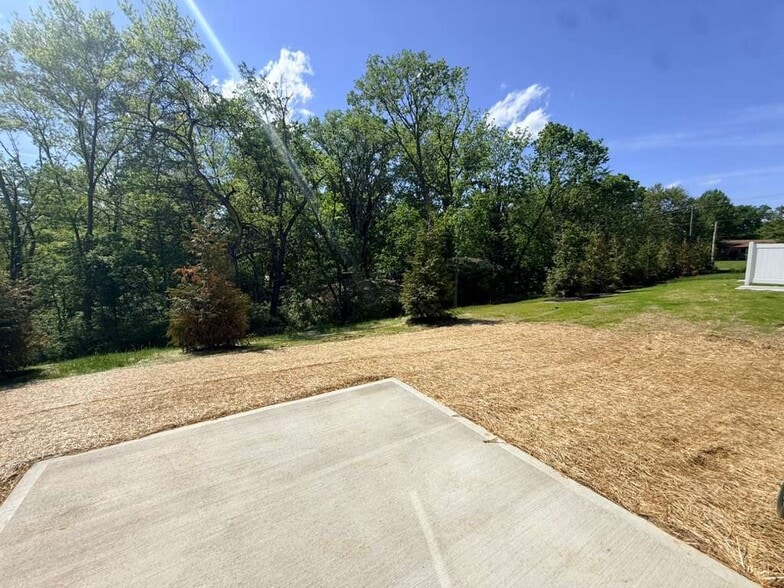 Building Photo - 7231 Grandway Dr