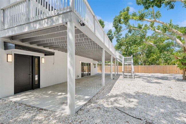 Building Photo - 2655 Bay St