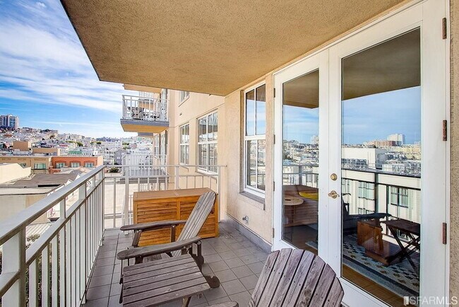 Building Photo - San Francisco Living at Its Finest 1BR/1BA w/ Parking & In-Unit Laundry