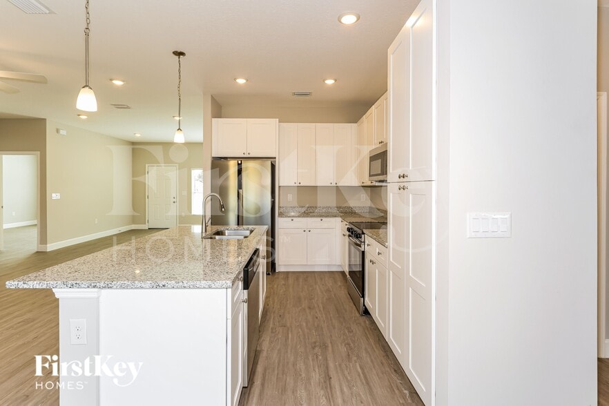 Building Photo - 3171 Fergus Ave