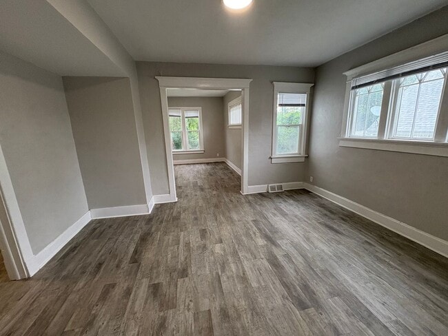 Building Photo - Beautiful 4 Bedroom  House