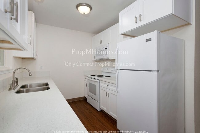 Building Photo - Beautiful Beaverton Ranch-Style Three Bedroom Home!