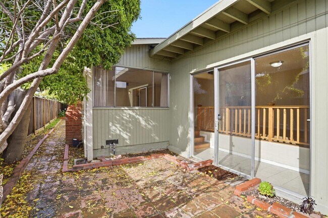 Building Photo - 1855 Forest Ct