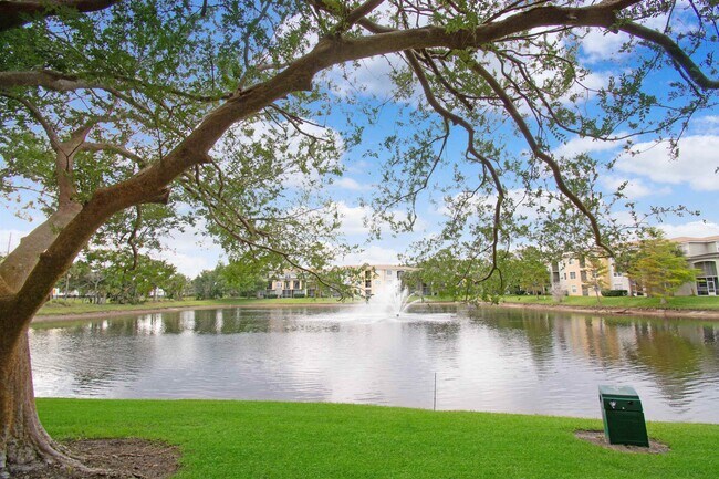 Building Photo - 2005 Mariposa Vista Ln