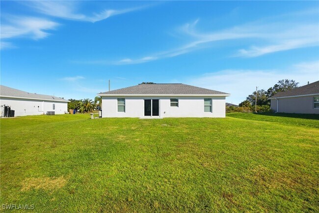 Building Photo - 418 Pinehurst Ave