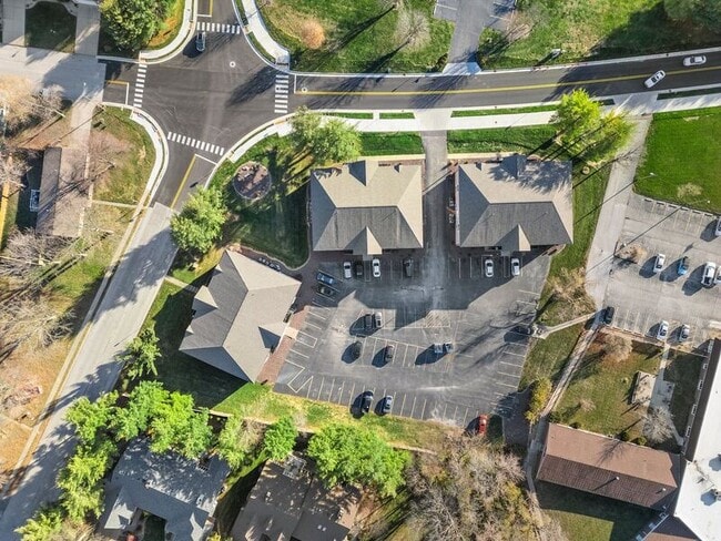 Building Photo - 1070 University Dr