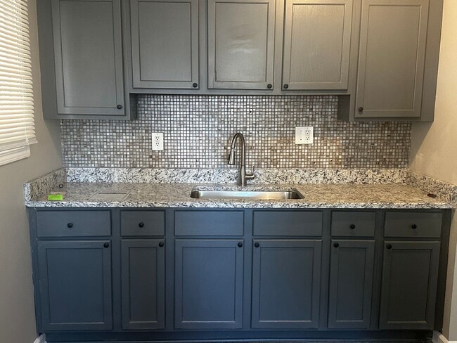 Building Photo - BEAUTIFUL 3 BEDROOM HOME