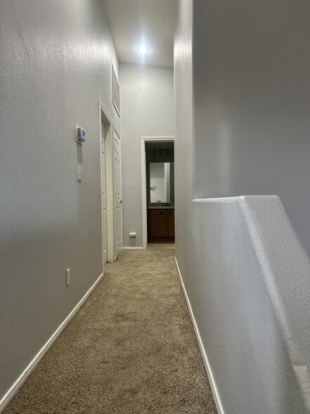 Building Photo - 85 Falcon Feather Way