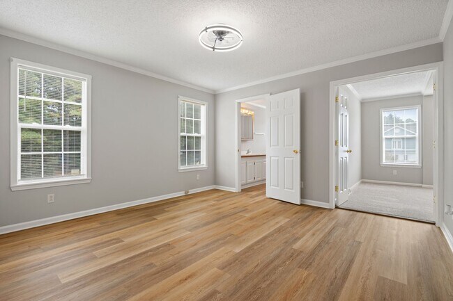 Building Photo - Charming 4 bedroom home in South Raleigh!
