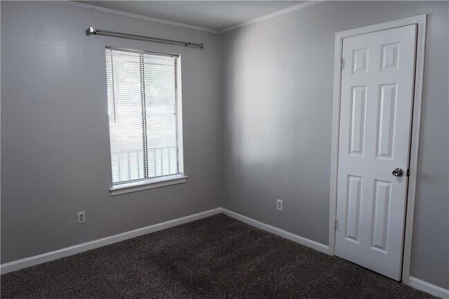 Building Photo - 2894 Sawgrass Trail SW