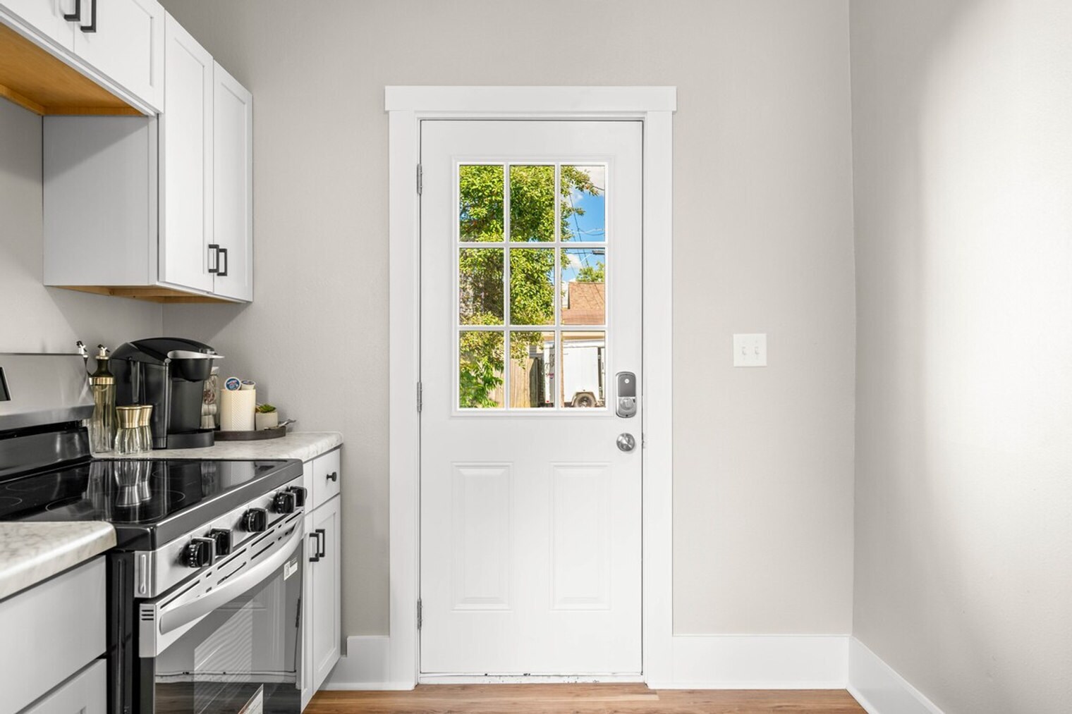 Building Photo - 639 Maple St