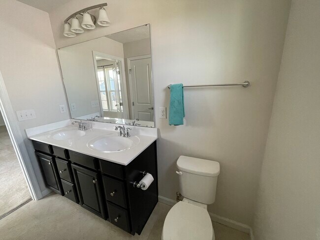 Building Photo - 1164 Trovillo Dr