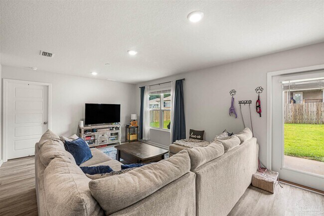 Building Photo - 5843 Belmont Stakes Rd
