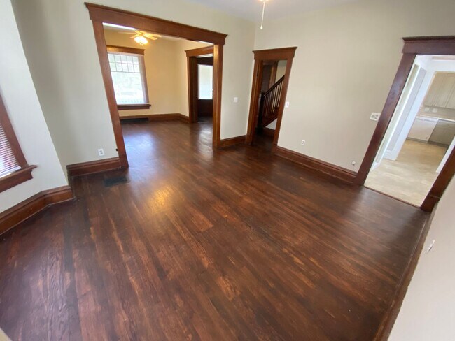 Building Photo - 426 E 15th Ave