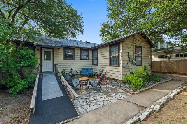 Building Photo - 3206 Kerbey Ln