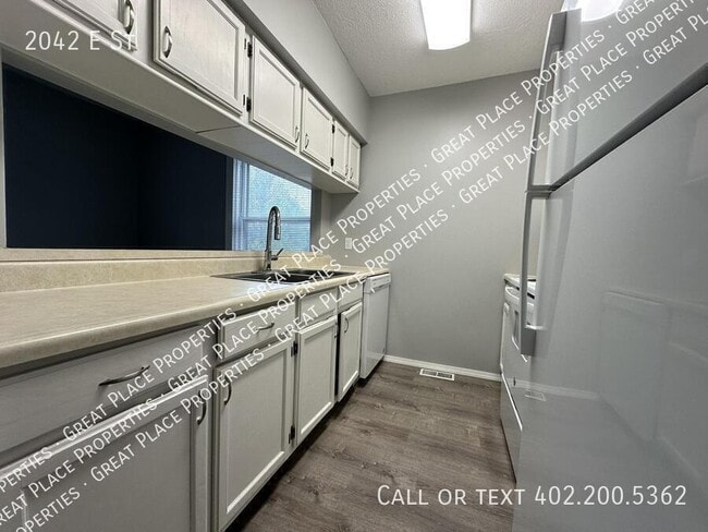 Building Photo - 2042 E St-